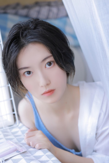 18禁女子裸体露私密部位视频